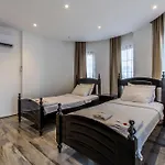 Red Premium Avangarde Sik Mimari Villa