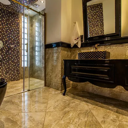 Red Premium Avangarde Sik Mimari Villa